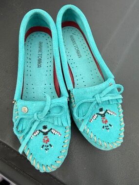 Minnetonka Women’s Thunderbird Animikii Beaded Moccasins